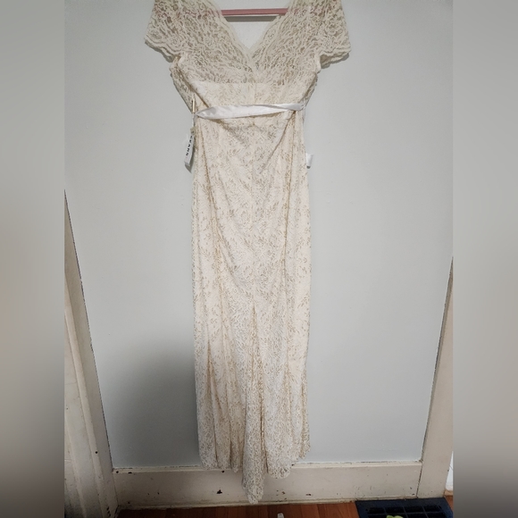 Wedding dress - Picture 3 of 4